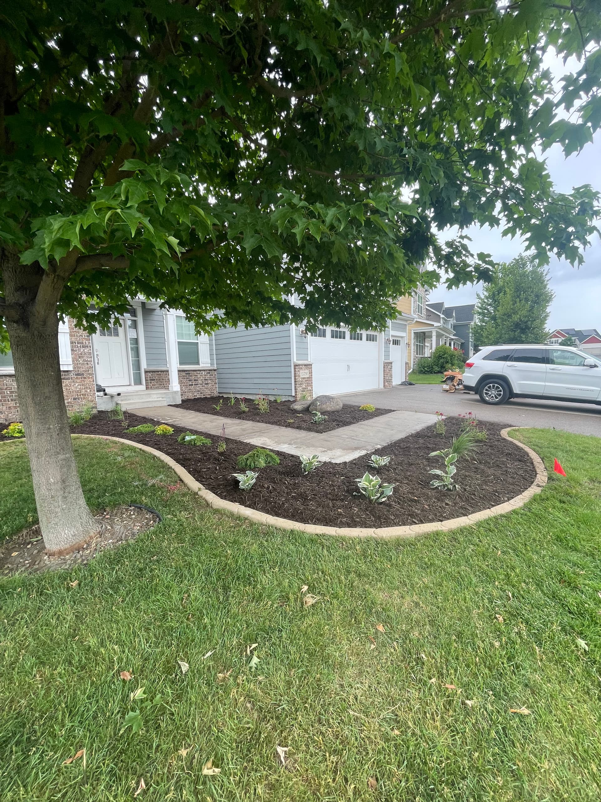 Gallery photos for Fresh Mulch, Clean Edges and a Planting Refresh That Actually Works: Image #4