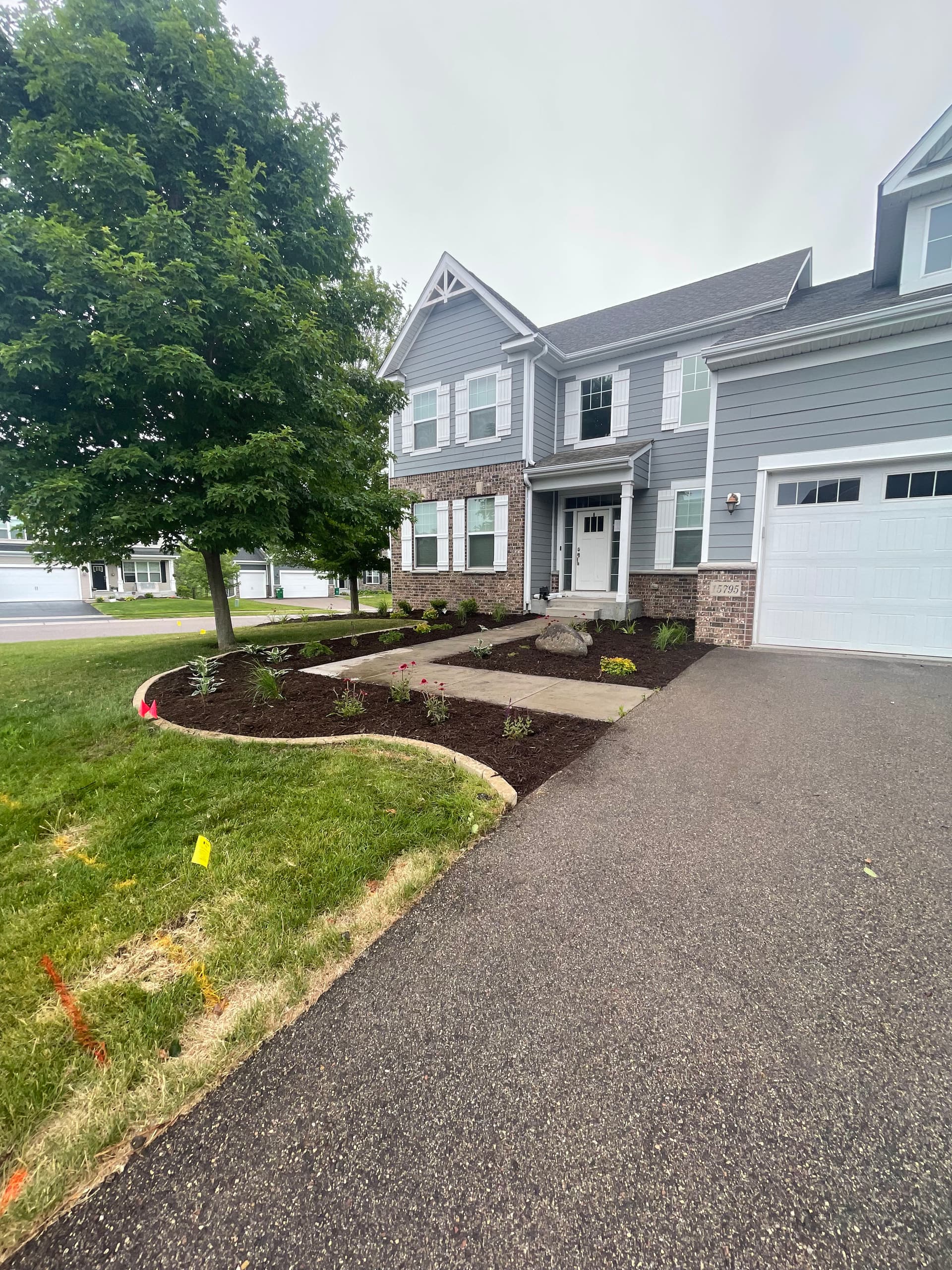 Gallery photos for Fresh Mulch, Clean Edges and a Planting Refresh That Actually Works: Image #1